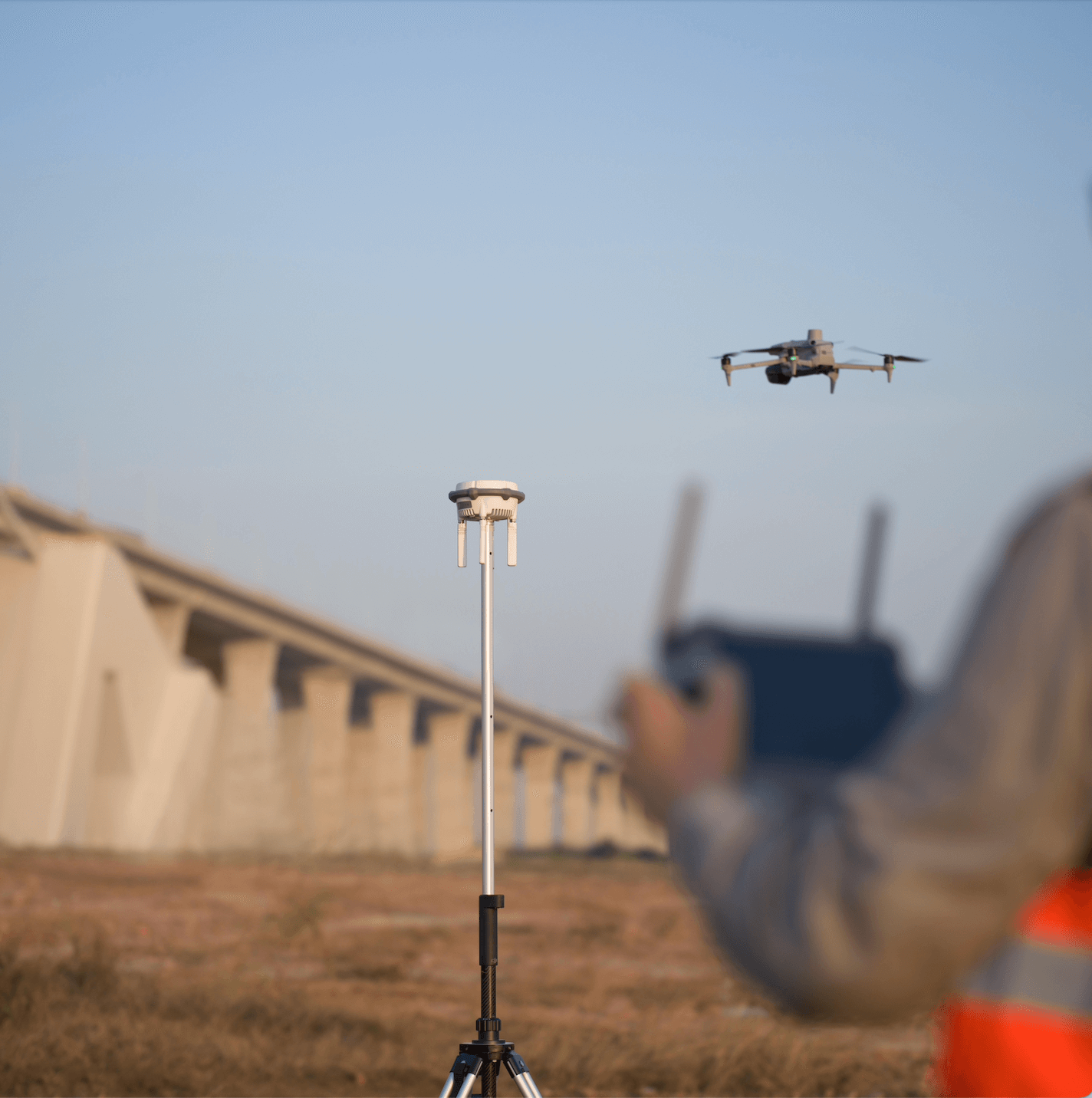 Drohnenvermessung mit RTK-Technologie auf einer Baustelle in Niederbayern